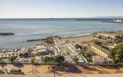La Casa di Bruno, Terrace, in the Heart of Genova: Küste, Meer, Küsten Und Ozeanische Forms, Ozean, Strand, Ufer, Luftaufnahmen, Bucht, Ferienort, Yachthafen