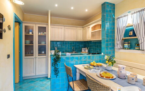 Suite la Torre: Interior Design, Flooring, Möbel, Fussboden, Decke, Countertop, Küche, Zimmer, Beleuchtung, Fliese