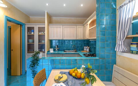 Suite la Torre: Interior Design, Flooring, Möbel, Küche, Fussboden, Countertop, Decke, Zimmer, Beleuchtung, Cabinetry
