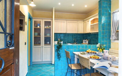 Suite la Torre: Interior Design, Flooring, Möbel, Küche, Fussboden, Countertop, Decke, Zimmer, Beleuchtung, Cabinetry