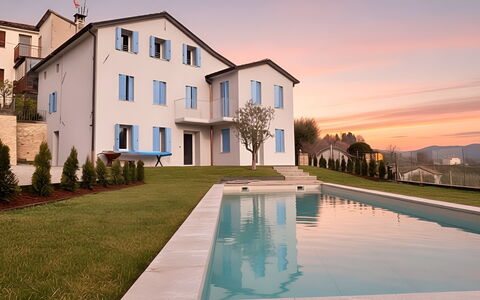 Villa Dolce Bacio, Pool and Spa, Valdobbiadene: Blau, Schwimmbad, Zuhause, Wohngebiet, Haus, Estate, Villa, Balkon, Freizeit, Rasen