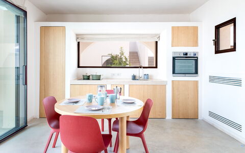 Terracorte Villa: Möbel, Interior Design, Holz, Flooring, Küche, Zimmer, Fussboden, Tabelle, Stuhl, Zuhause