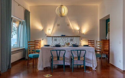 Villa Fior di Roccia: Möbel, Interior Design, Flooring, Decke, Fussboden, Tabelle, Beleuchtung, Zimmer, Stuhl, Esszimmer