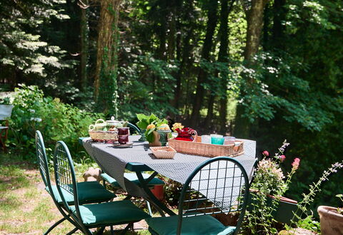 Il Gallinaio, Vivo D'Orcia: Möbel, Gartenmöbel, Tisch Im Freien, Garten, Pflanzengemeinschaft, Stuhl, Ground, Frühling, Hinterhof, Tischdecke