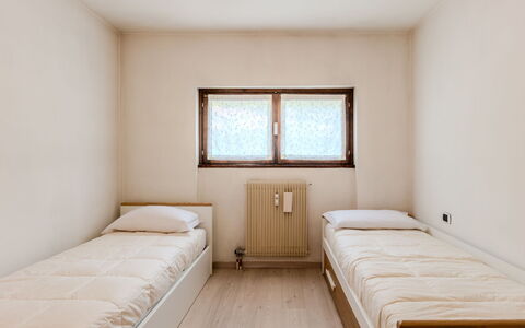 Gaggia: Wand, Bett, Schlafzimmer, Fussboden, Interior Design, Holz, Flooring, Decke, Möbel, Zimmer