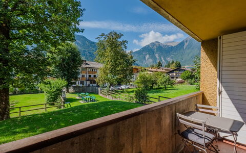 Pinzolo 205: Gebirge, Bergstation, Senke, Alpen, Bergdorf, Grat, Rasen, Eco Hotel, Balkon, Massiv