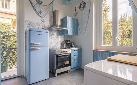 Focaincontromano Seaview, Genova: Major Appliance, Küche, Küchengerät, Interior Design, Flooring, Möbel, Fussboden, Haushaltsgerät, Kühlschrank, Cabinetry