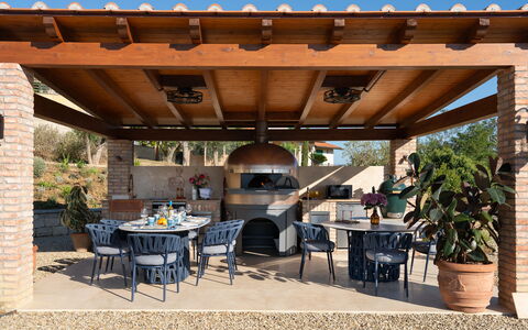 Villa Elisa: Möbel, Tabelle, Gartenmöbel, Stuhl, Tisch Im Freien, Outdoor Struktur, Terrasse, Schatten, Blumentopf, Garten