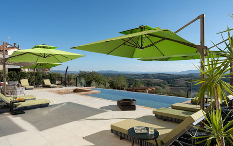 Villa Elisa: Gartenmöbel, Möbel, Regenschirm, Tisch Im Freien, Stuhl, Schatten, Schwimmbad, Resort, Eco Hotel, Terrasse