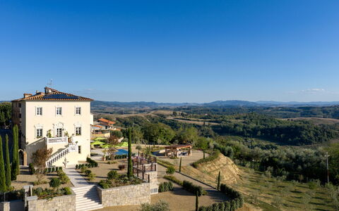 Villa Elisa: Gartenmöbel, Estate, Villa, Balkon, Tisch Im Freien, Villa