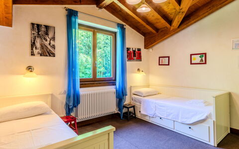 Dervio 623: Zuhause, Haus, Möbel, Schlafzimmer, Bett, Hotel, Bedding, Wohnheim, Bilderrahmen