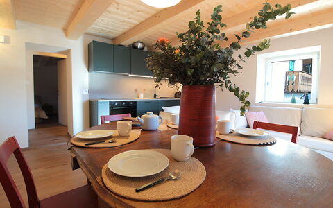Casa Tomà Mountain View Cortina: Möbel, Interior Design, Flooring, Holz, Tabelle, Esszimmer, Küche & Esszimmer Tisch, Stuhl, Fussboden, Decke