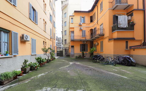 Suite Meda: Gebäude, Wand, Fenster, Nachbarschaft, Die Architektur, Wohnung, Wohngebiet, Urban Design, Eigentumswohnung, Balkon