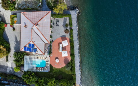 Besanina: Wasser, Gewässer, Schwimmbad, Resort, See, Eco Hotel, Freizeit, Estate, Villa, Hotel