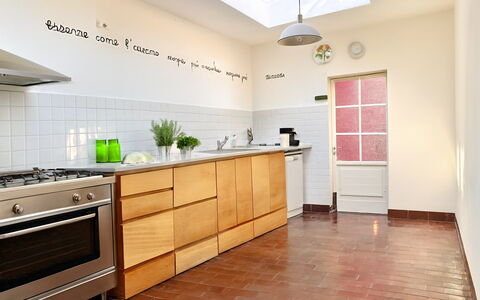 Portofino: Flooring, Küche, Interior Design, Fussboden, Holz, Cabinetry, Countertop, Küchengerät, Major Appliance, Möbel