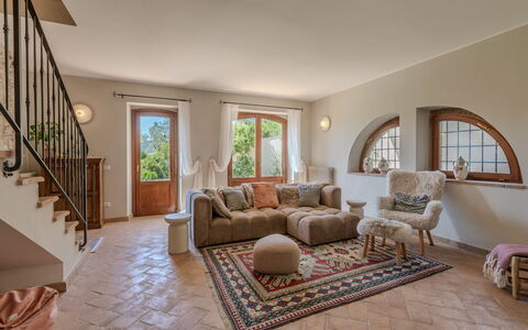 Casale Nido: Möbel, Wand, Flooring, Interior Design, Holz, Fussboden, Beleuchtung, Couch, Zuhause, Wohnzimmer