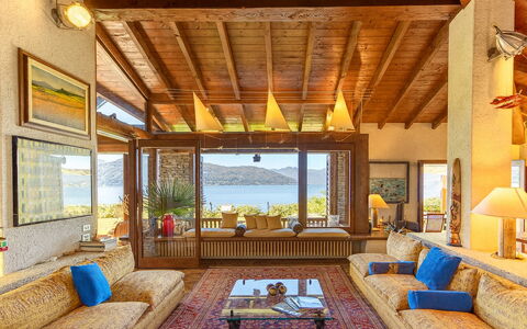 Isa Villa: Interior Design, Resort, Möbel, Zuhause, Eco Hotel, Couch, Wohnzimmer, Estate, Hotel, Villa