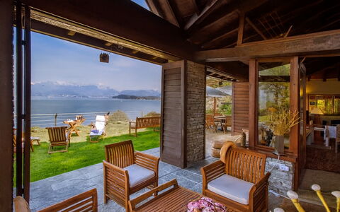 Isa Villa: Holz, Resort, Hütte, Veranda, Zuhause, Eco Hotel, Tür, Deck, Hartholz, Schatten