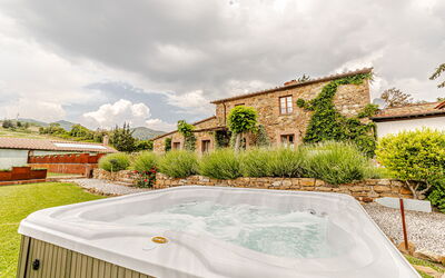 Chateau la Siroque: Schwimmbad, Resort, Garten, Eco Hotel, Estate, Bauernhaus, Hazienda, Hof, Villa, Thermae