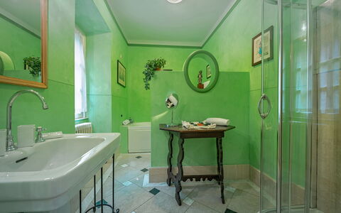 Camilla Villa: Interior Design, Grün, Wand, Flooring, Armatur, Fussboden, Badezimmer, Beleuchtung, Installation, Decke