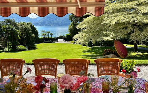 Camilla Villa: Möbel, Garten, Gartenmöbel, Schatten, Tisch Im Freien, Frühling, Stuhl, Rasen, Garten