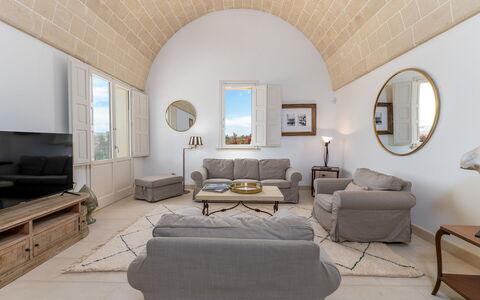 Masseria Ficalindia: Möbel, Zuhause, Couch, Wohnung, Wohnzimmer, Stuhl, Zimmerpflanze, Design, Schlafsofa