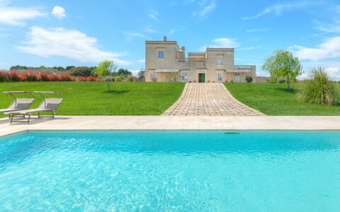 Masseria Ficalindia: Blau, Schwimmbad, Estate, Rasen, Garten, Landscaping, Villa, Garten, Villa, Bauernhaus