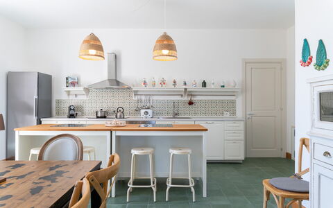Masseria Ficalindia: Möbel, Interior Design, Küche, Flooring, Cabinetry, Countertop, Holz, Fussboden, Decke, Light Fixture