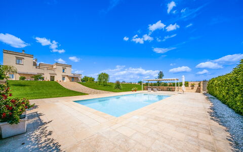 Masseria Ficalindia: Blau, Garten, Estate, Landscaping, Schwimmbad, Rasen, Villa, Villa, Park, Garten