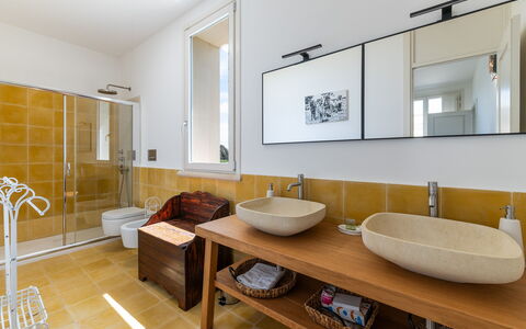 Masseria Ficalindia: Interior Design, Flooring, Fussboden, Armatur, Wand, Badezimmer, Bad Sink, Holz, Sinken, Zapfhahn