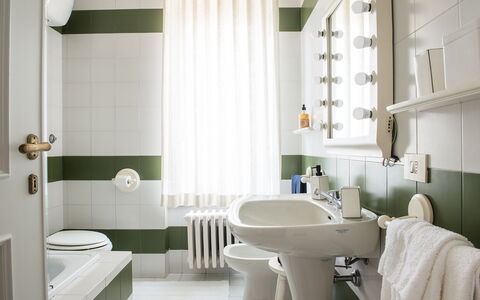 Villa El Olivar: Interior Design, Badezimmer, Flooring, Armatur, Bad Sink, Toilette, Fussboden, Sinken, Toilleten Sitz, Installation