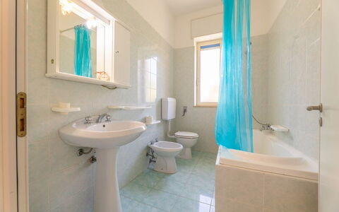 Villetta Bluette, Marina di Mancaversa: Flooring, Fussboden, Interior Design, Armatur, Decke, Badezimmer, Zimmer, Installation, Wohnung, Bad Sink