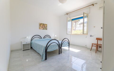 Villetta Bluette, Marina di Mancaversa: Flooring, Fussboden, Interior Design, Decke, Wohnung, Zimmer, Holzboden, Schlafzimmer, Bett, Hartholz