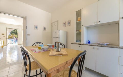 Villetta Bluette, Marina di Mancaversa: Flooring, Interior Design, Möbel, Fussboden, Decke, Countertop, Zimmer, Küche, Küche & Esszimmer Tisch, Cabinetry