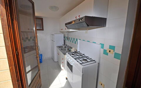Appartamento Calanca, Marina di Mancaversa: Küche, Major Appliance, Küchengerät, Herd, Flooring, Countertop, Holz, Fussboden, Gasherd, Interior Design