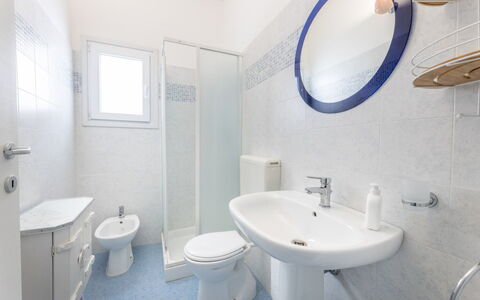 Casa Marinella, Marina di Mancaversa: Flooring, Fussboden, Interior Design, Armatur, Zimmer, Decke, Toilette, Badezimmer, Installation, Fliese