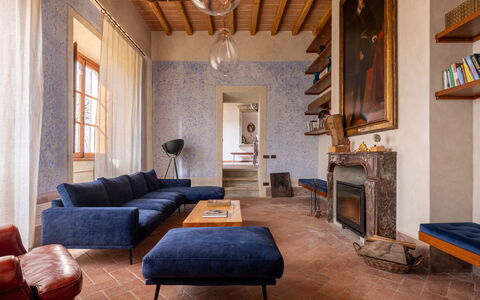 Villa Il Casalino, Florentine Hills with Pool: Möbel, Interior Design, Flooring, Wand, Fussboden, Holz, Couch, Zuhause, Wohnzimmer, Zimmer