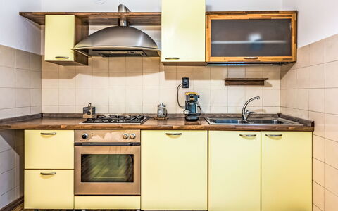 Livia: Holz, Interior Design, Major Appliance, Cabinetry, Küchengerät, Zimmer, Küche, Wohnung, Schublade, Herd