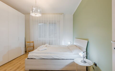 Livia: Möbel, Interior Design, Fussboden, Flooring, Wand, Bett, Schlafzimmer, Holz, Decke, Zimmer