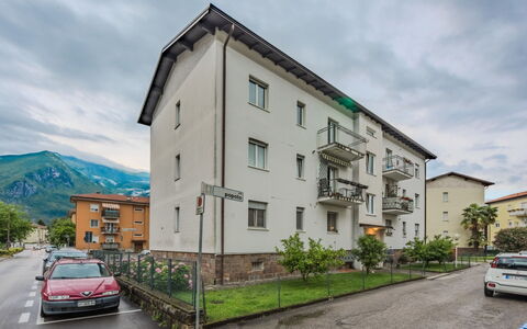 Livia: Gebäude, Fenster, Wohngebiet, Die Architektur, Nachbarschaft, Fassade, \Stadt, Haus, Zuhause, Wohnung