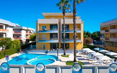 Residence Villarosa Pool and Beach: Wohnung, Schwimmbad, Eigentumswohnung, Resort, Hotel, Schatten, Balkon, Boutique Hotel, Eco Hotel