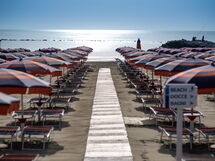 Residence Villarosa Pool and Beach