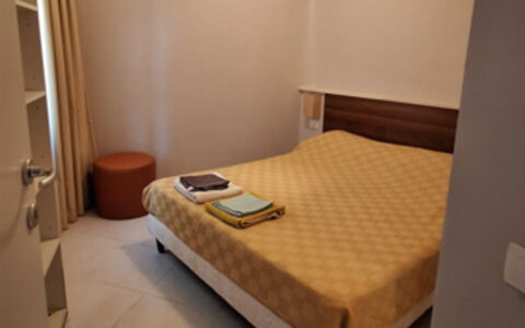 Rocciarossa: Bett, Schlafzimmer, Bettdecke, Bedding, Fussboden, Holz, Flooring, Interior Design, Linens, Möbel