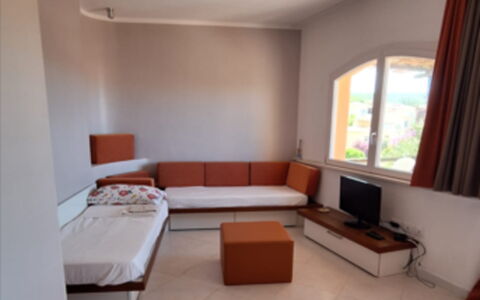 Rocciarossa: Möbel, Flooring, Fussboden, Interior Design, Couch, Wohnzimmer, Zimmer, Wohnung, Fernsehen