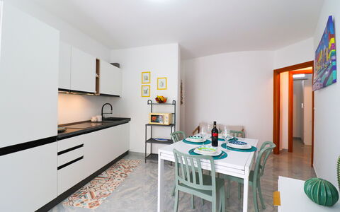 Casa Kalès Otranto – Holiday Home 4 Guests – Ac, W: Interior Design, Möbel, Flooring, Küche, Holz, Fussboden, Countertop, Zimmer, Major Appliance, Küchengerät