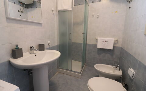 Casa Kalès Otranto – Holiday Home 4 Guests – Ac, W: Flooring, Fussboden, Interior Design, Zimmer, Bad Sink, Armatur, Möbel, Sinken, Decke, Zapfhahn