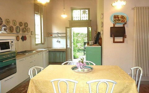 Villa Castellani: Möbel, Interior Design, Flooring, Holz, Tabelle, Fussboden, Esszimmer, Stuhl, Küche & Esszimmer Tisch, Beleuchtung