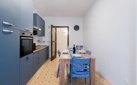 Stella Marina: Flooring, Interior Design, Holz, Fussboden, Major Appliance, Cabinetry, Zimmer, Küche, Möbel, Countertop