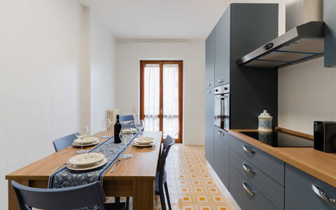 Stella Marina: Küche, Countertop, Möbel, Cabinetry, Interior Design, Flooring, Küchengerät, Holz, Fussboden, Major Appliance