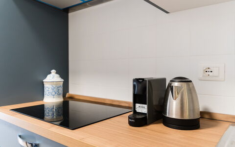 Stella Marina: Küchengerät, Interior Design, Küche, Haushaltsgerät, Countertop, Beleuchtung, Geschirr, Kleingeräte, Zimmer